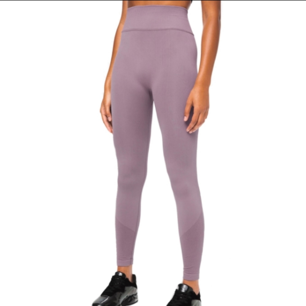 NWOT Lululemon Ebb to Street Tights